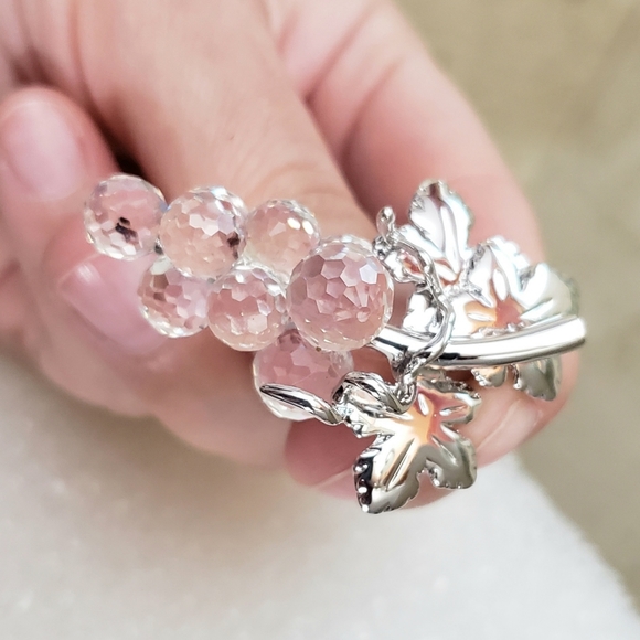 Gorgeous Authentic Swarovski Bundle Of Clear Crystal Grapes Brooch Silver Stem - Picture 5 of 10